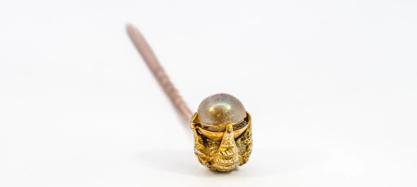 Vintage Claw-Holding Pearl Pin - Elegant and Unique